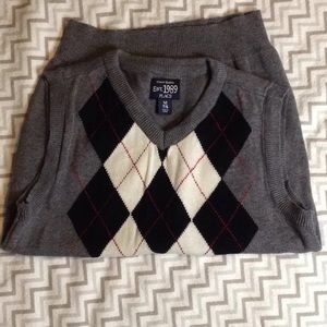 Boys size 7/8 argyle sweater vest